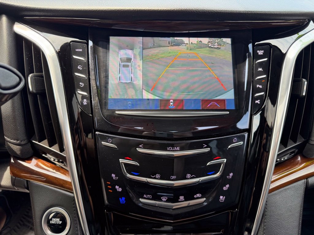 Used 2020 Cadillac Escalade Luxury AWD/4WD image 10