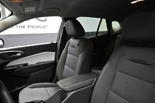 Used 2025 Chevrolet Trax LT FWD image 17