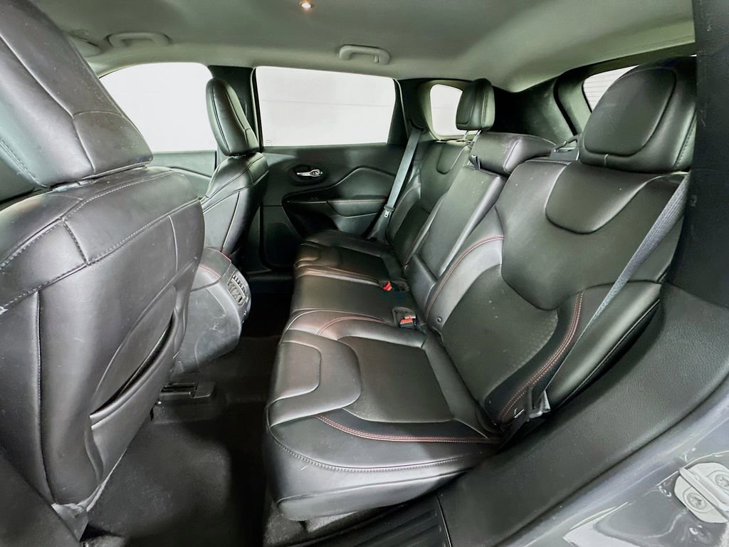 Used 2019 Jeep Cherokee Trailhawk w/ Cold Weather Group image 31