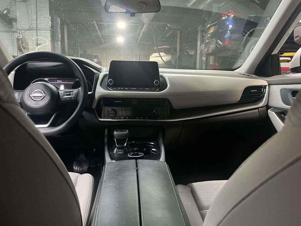 Used 2023 Nissan Rogue SV image 13