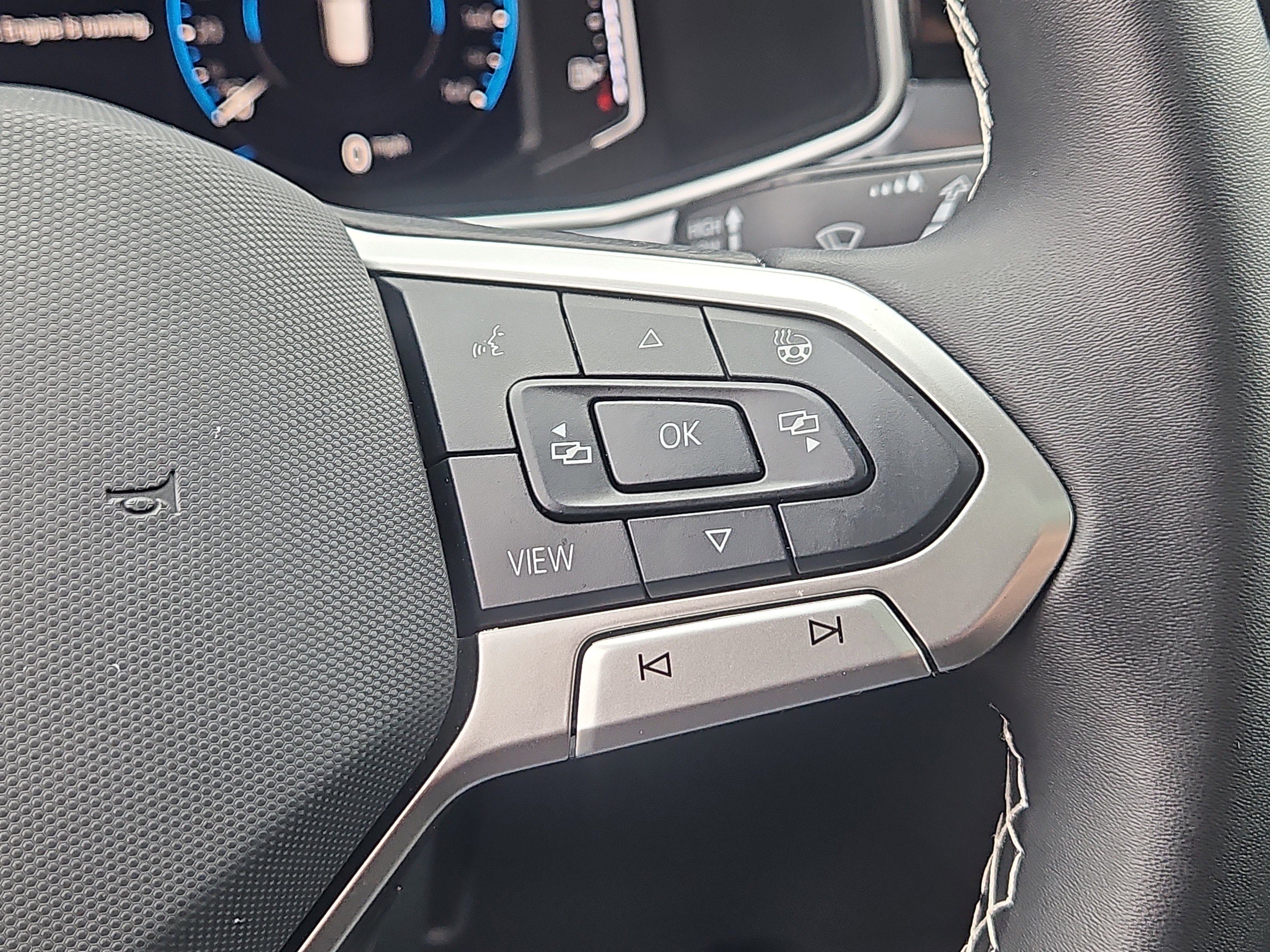 Used 2025 Volkswagen Taos SEL image 19