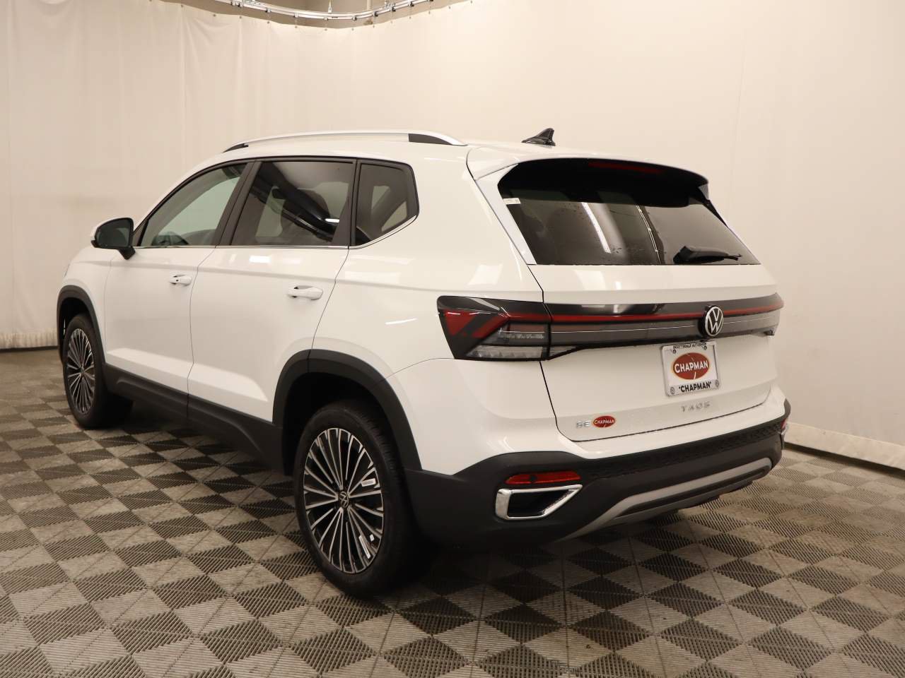 New 2026 Volkswagen Taos SE FWD image 3