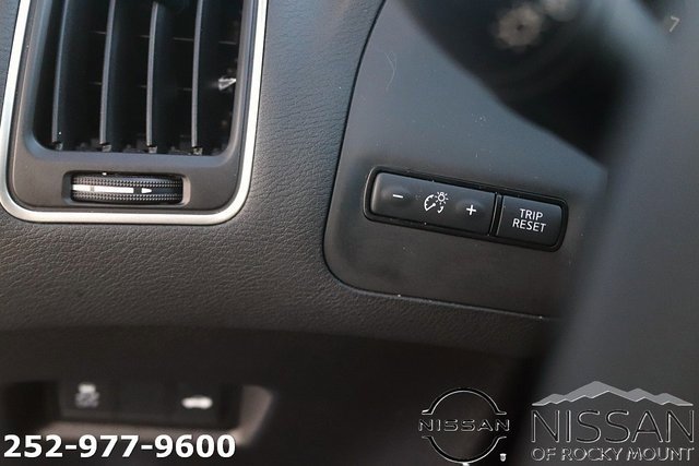 Used 2023 INFINITI Q50 Luxe w/ Cargo Package image 25