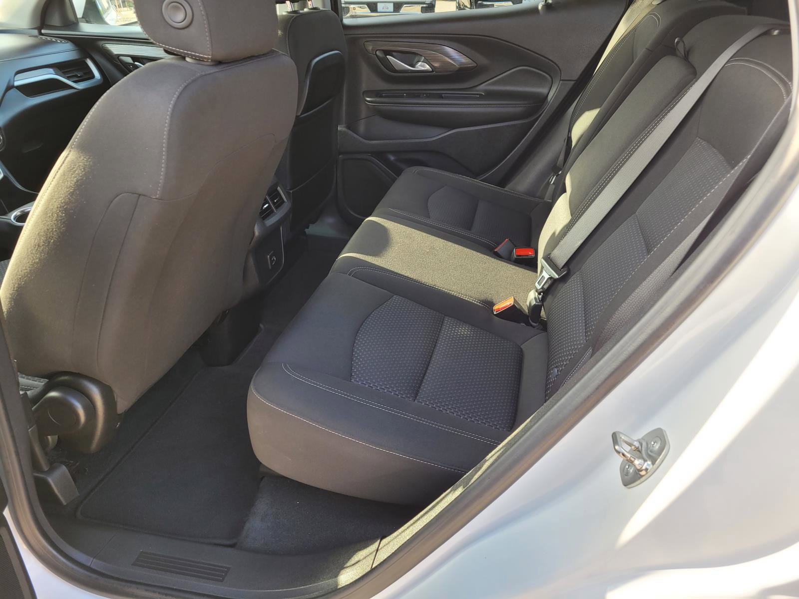Used 2024 GMC Terrain SLE AWD/4WD image 3