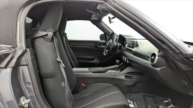 Used 2018 FIAT 124 Spider Classica RWD image 16
