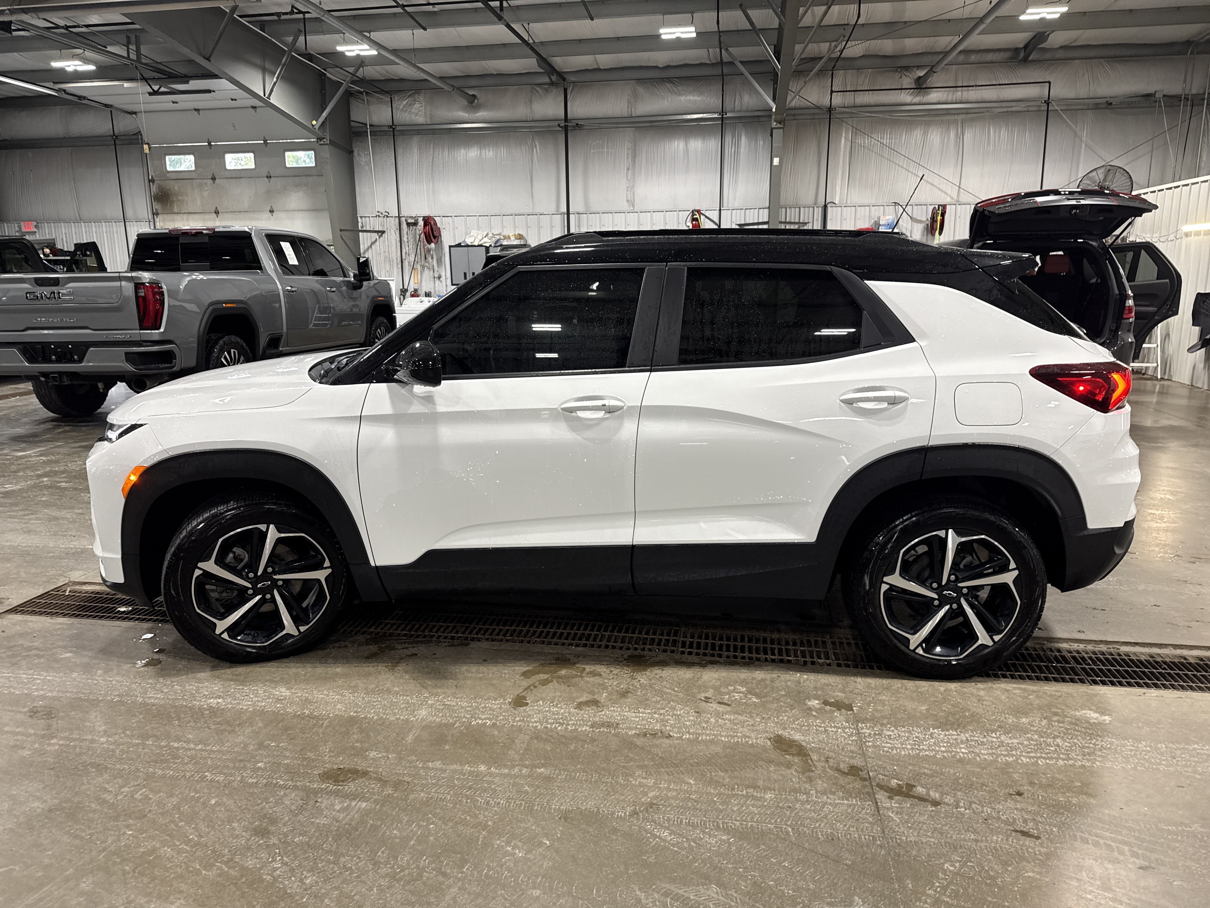 Used 2023 Chevrolet TrailBlazer RS w/ Convenience Package FWD image 5