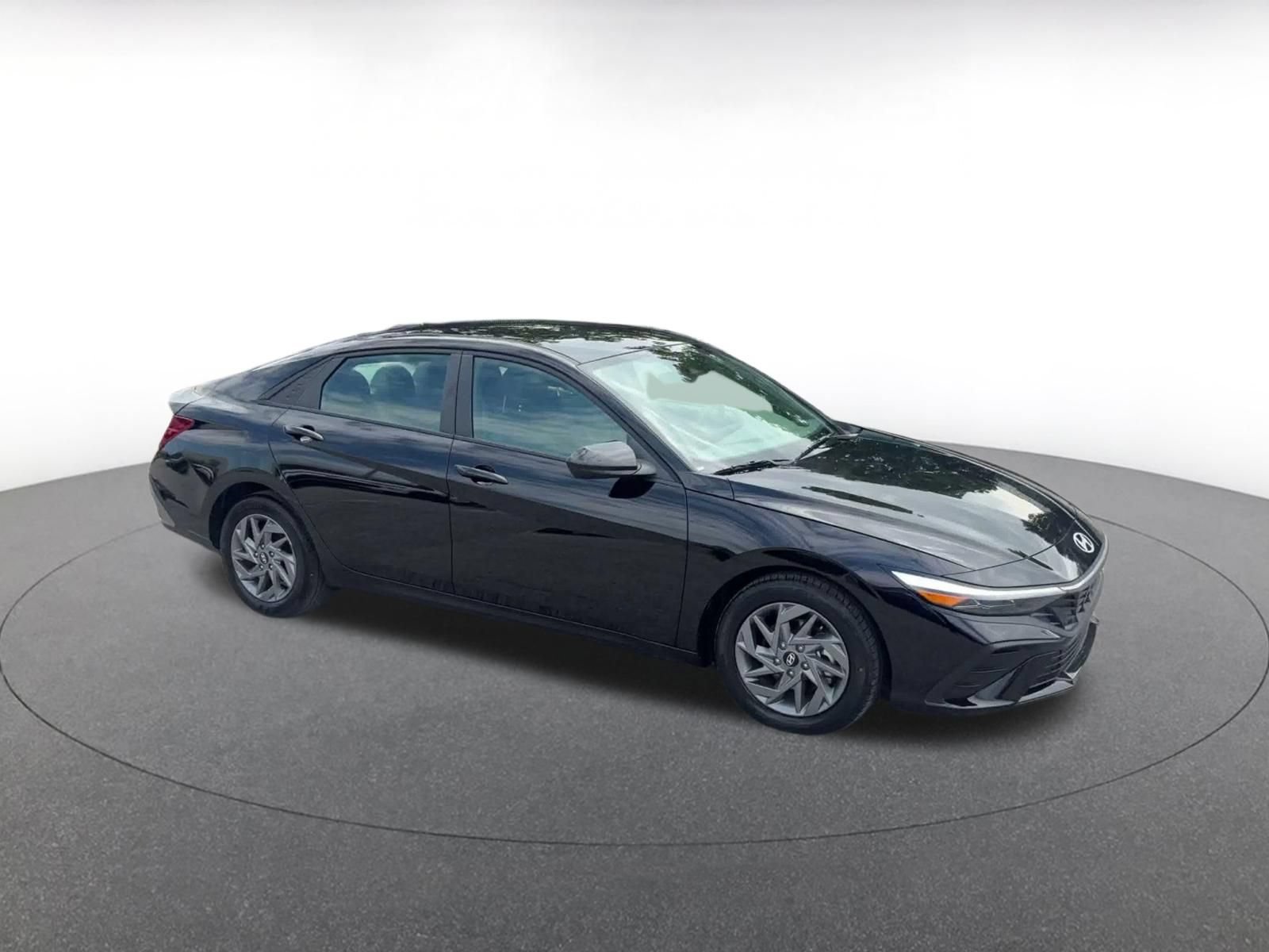 Used 2026 Hyundai Elantra Hybrid FWD video 2