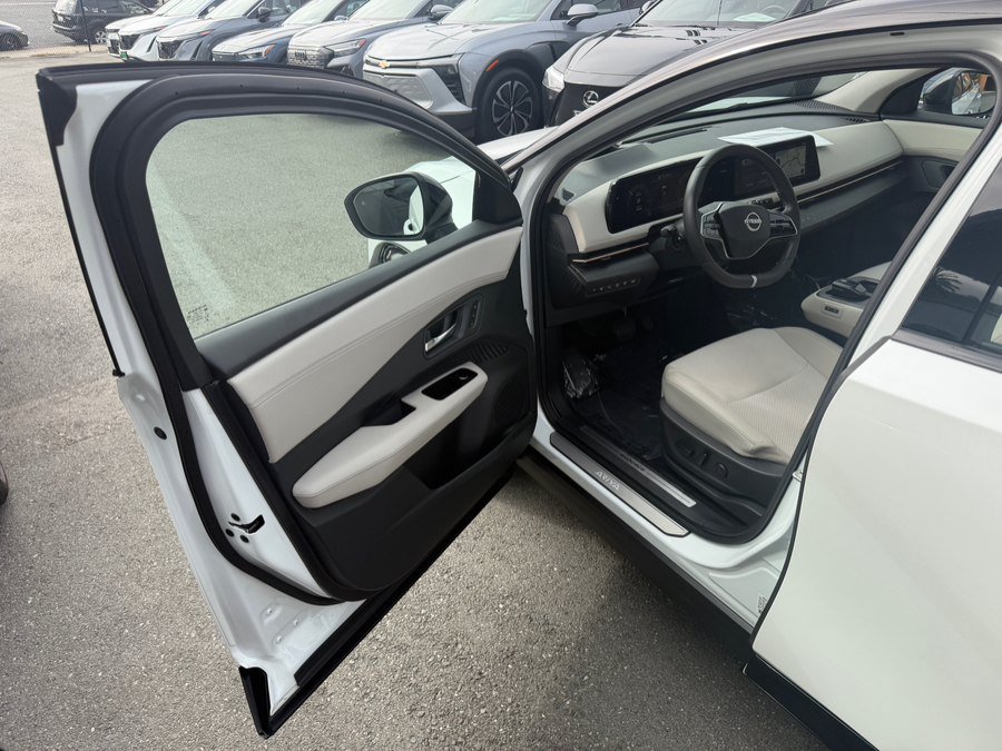 Used 2024 Nissan Ariya AWD image 9