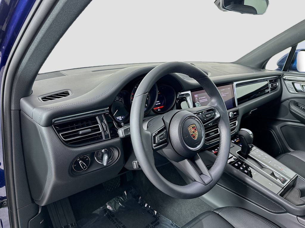 New 2025 Porsche Macan AWD/4WD image 4