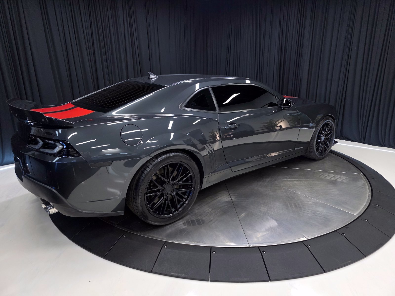 Used 2015 Chevrolet Camaro SS RWD image 15