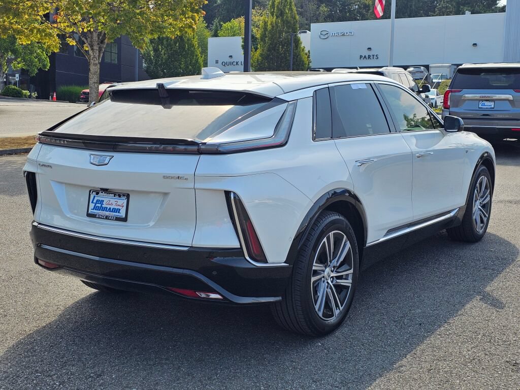 Used 2024 Cadillac Lyriq Luxury AWD/4WD image 5