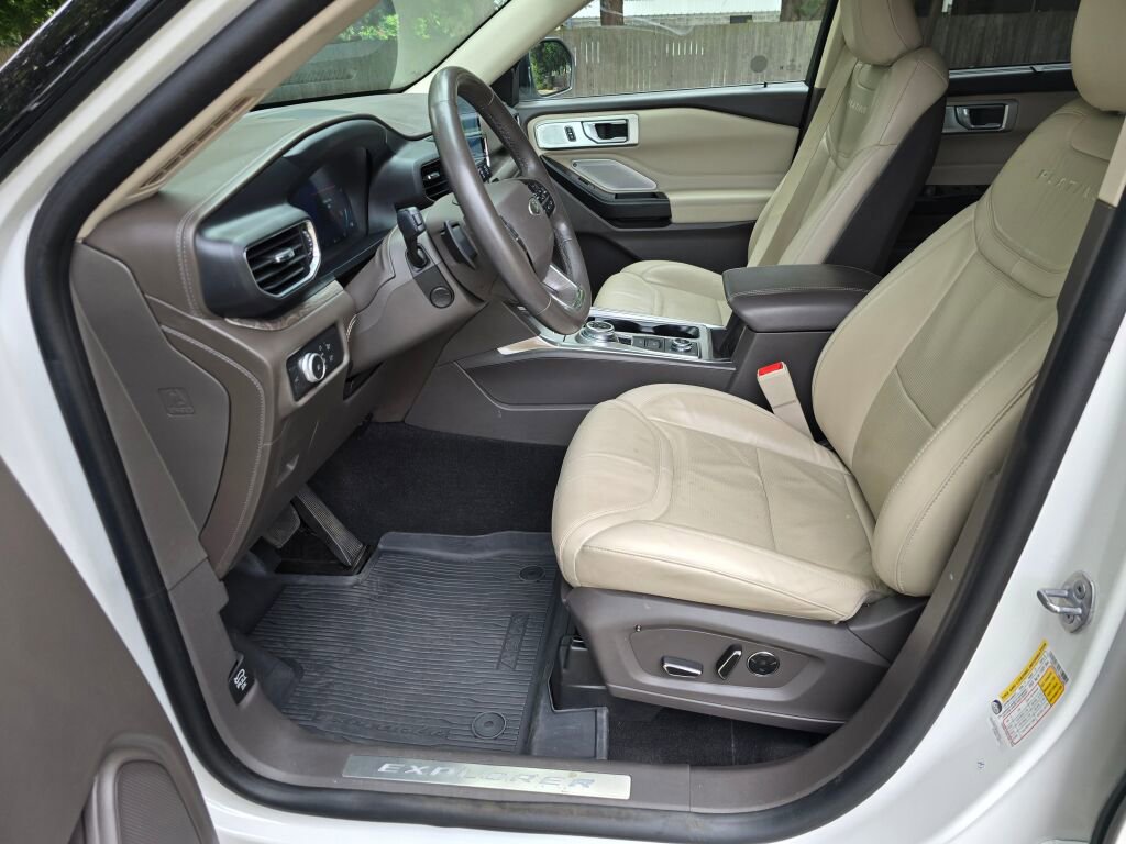 Used 2020 Ford Explorer Platinum w/ Premium Technology Package image 22