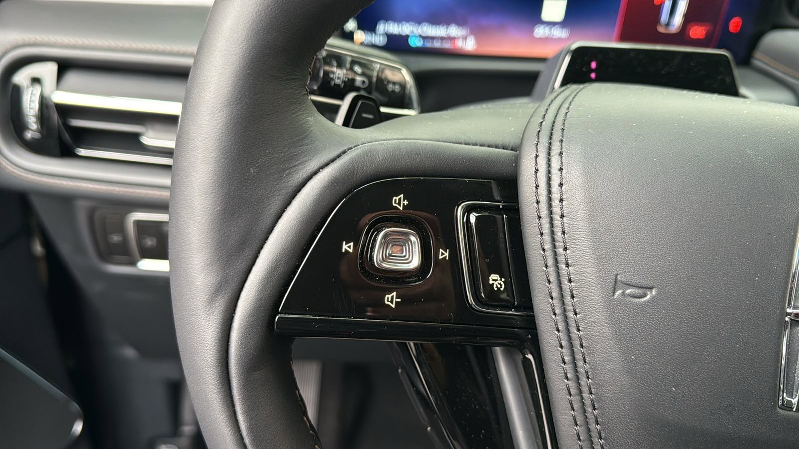 New 2026 Lincoln Aviator AWD image 24