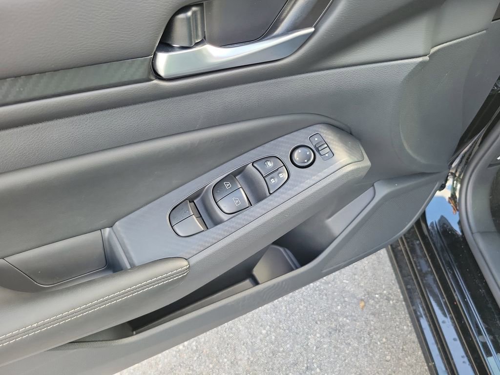 Used 2025 Nissan Altima 2.5 SV w/ SV Premium Package FWD image 16