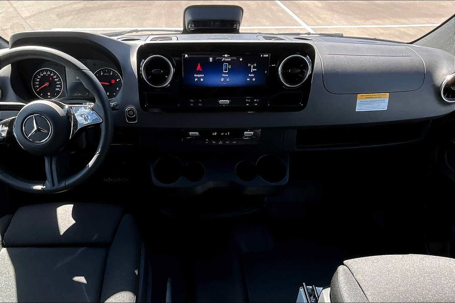 Used 2025 Mercedes-Benz Sprinter 2500 image 6