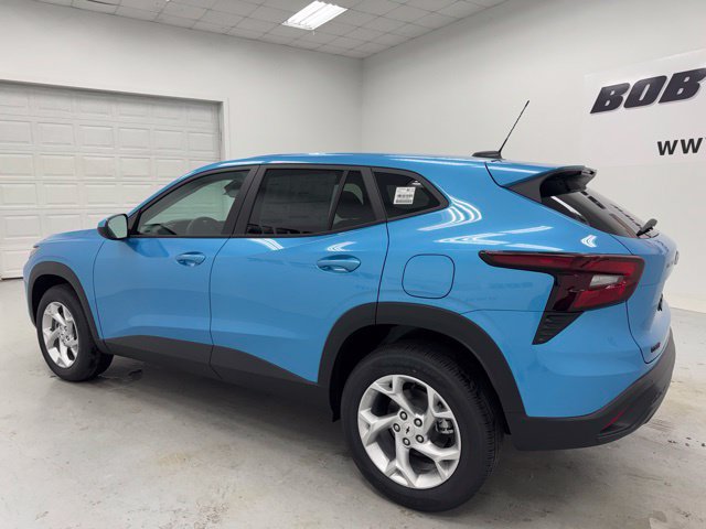 New 2026 Chevrolet Trax LS w/ LS Convenience Package FWD image 7