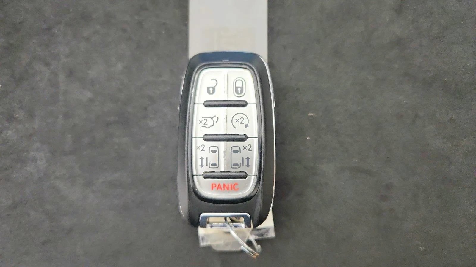 Used 2017 Chrysler Pacifica Touring-L FWD image 13