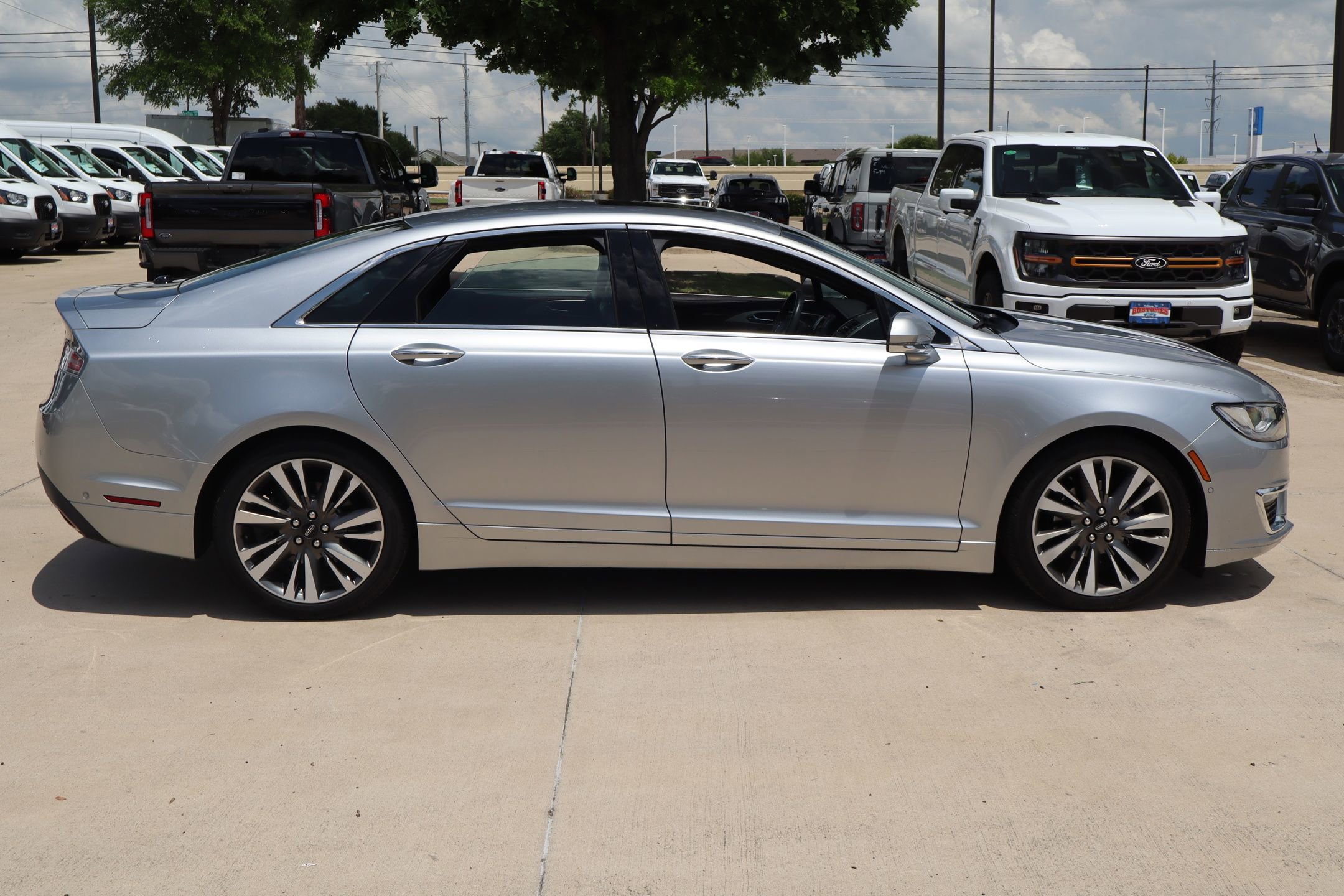 Used 2020 Lincoln MKZ Reserve FWD image 2