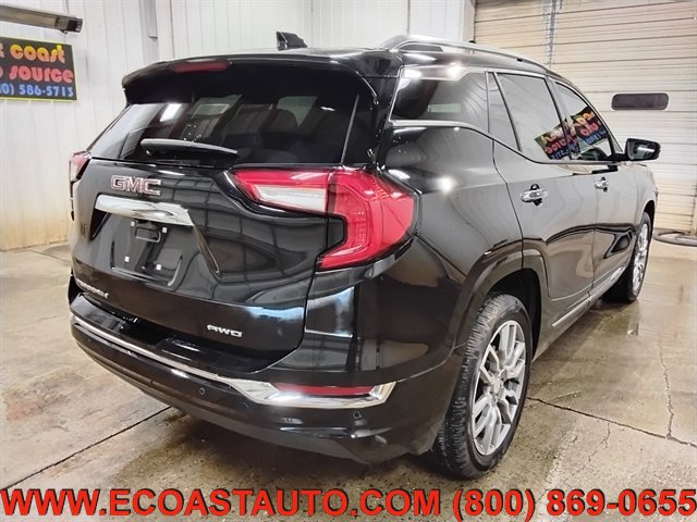 Used 2024 GMC Terrain Denali w/ Denali Premium Package AWD/4WD image 3