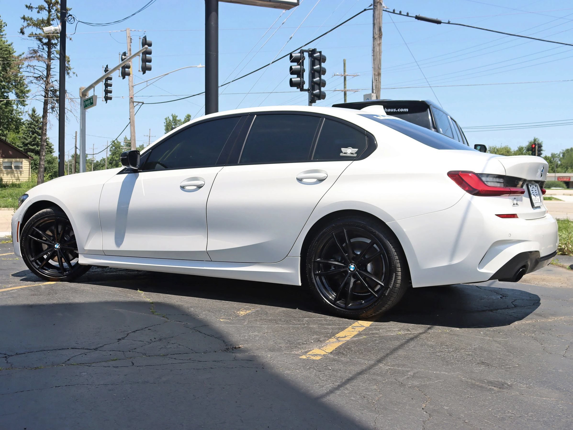 Used 2022 BMW 330i Sedan w/ M Sport Package RWD image 11