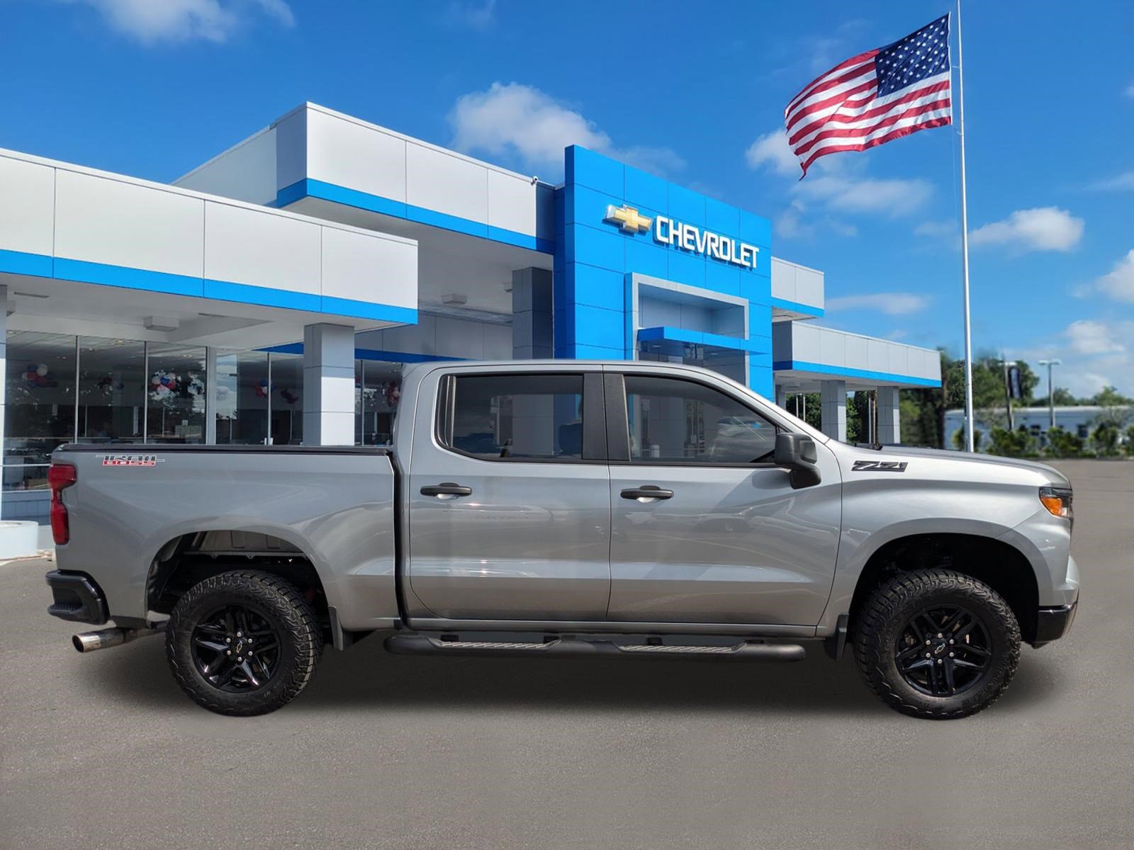 Used 2026 Chevrolet Silverado 1500 Custom Trail Boss w/ LPO, Dark Essentials Package image 3