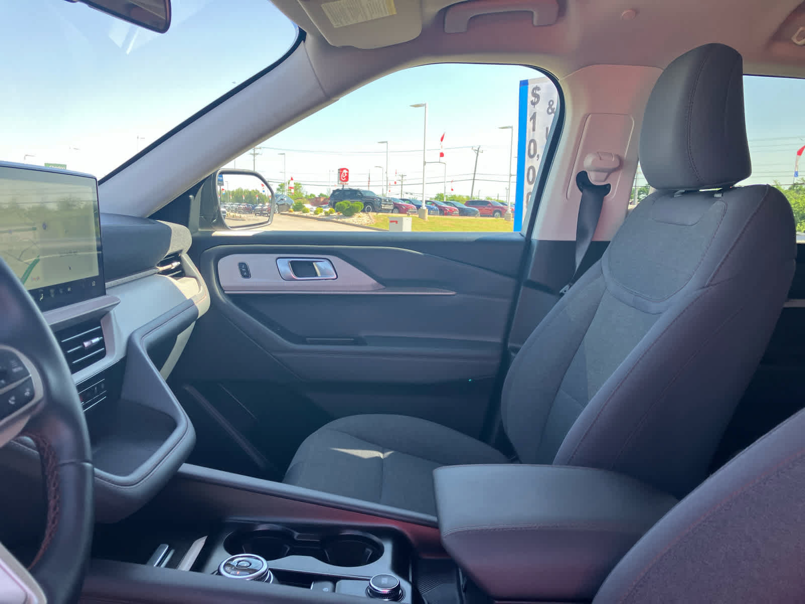 Used 2025 Ford Explorer Active RWD image 10