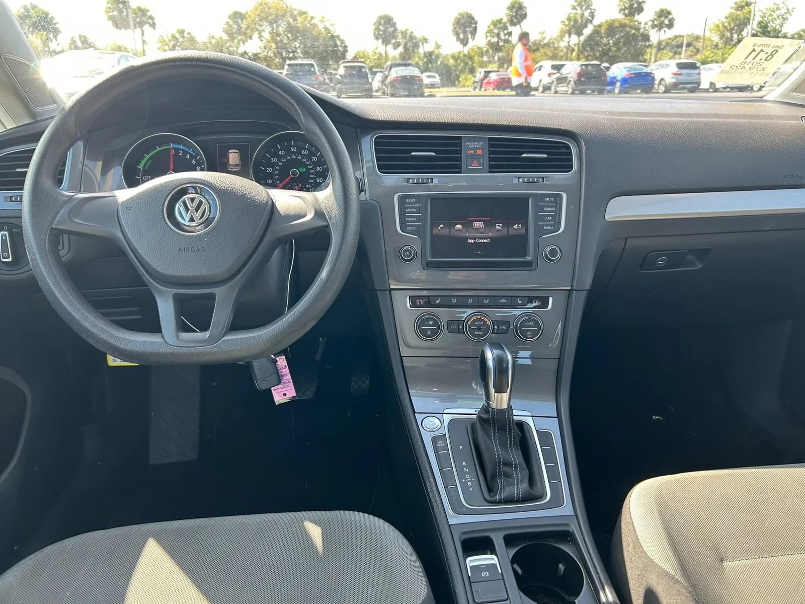 Used 2016 Volkswagen e-Golf SE FWD image 12