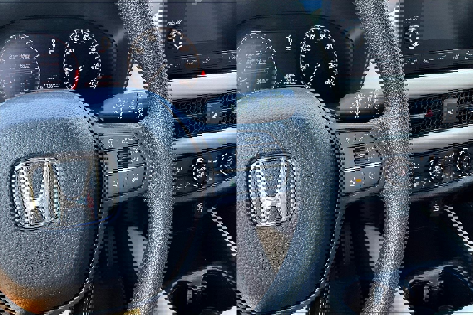 Used 2023 Honda HR-V LX image 12