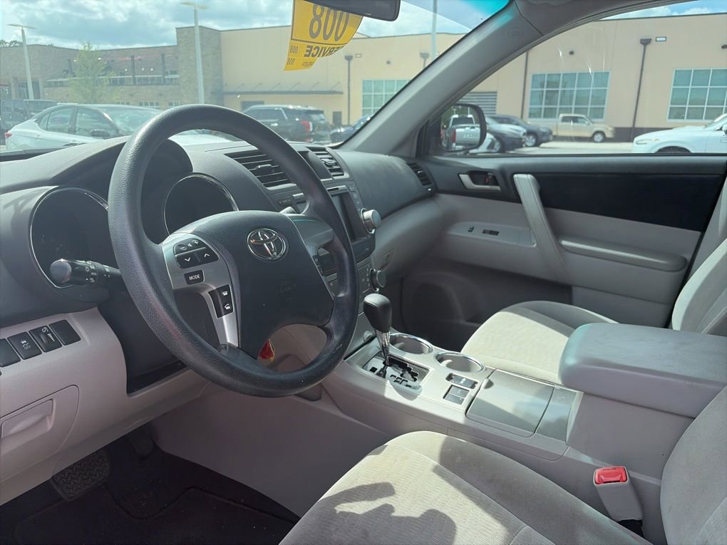 Used 2012 Toyota Highlander FWD w/ Tech Pkg image 6