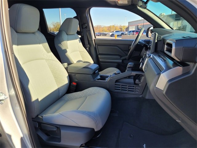 Used 2025 Toyota Tacoma SR5 image 15