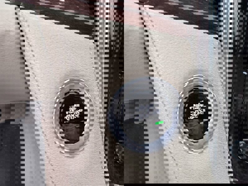 Used 2017 Cadillac Escalade Luxury image 25