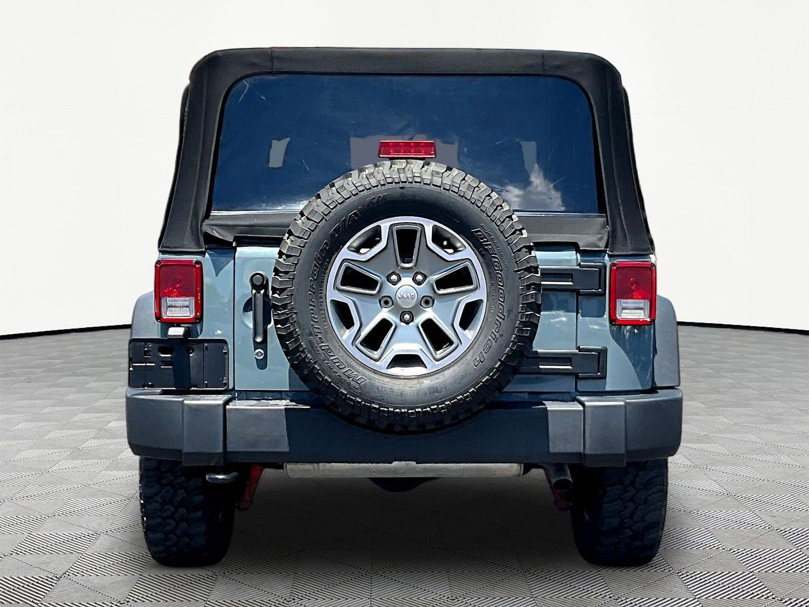 Used 2015 Jeep Wrangler Rubicon w/ Power Convenience Group AWD/4WD image 5