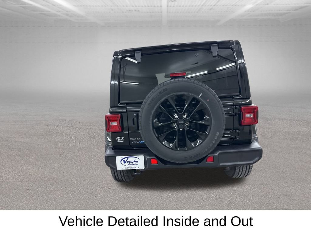 Used 2025 Jeep Wrangler Unlimited Sahara image 11