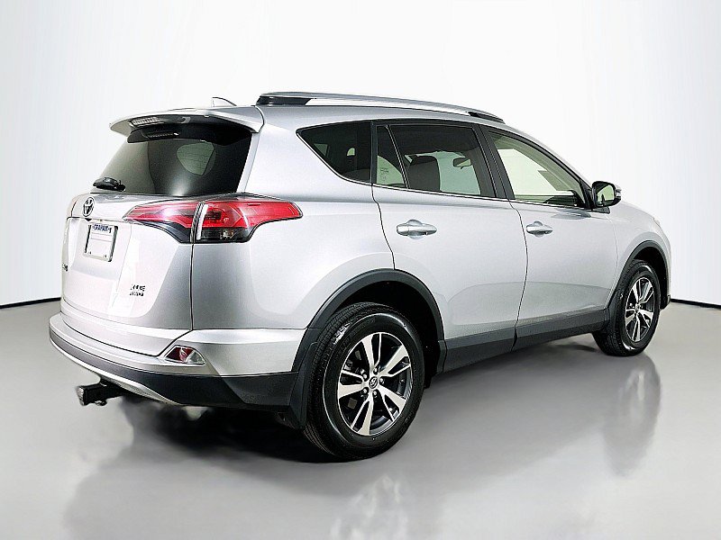 Used 2018 Toyota RAV4 XLE AWD/4WD image 7