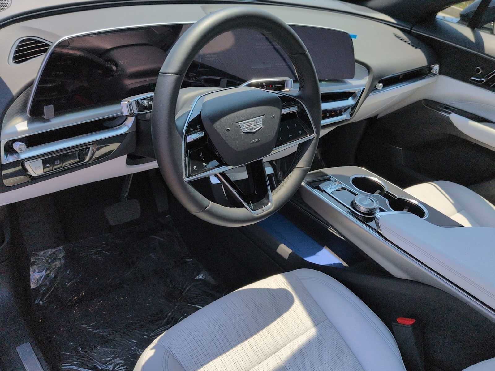 Used 2025 Cadillac Lyriq Sport AWD/4WD image 12