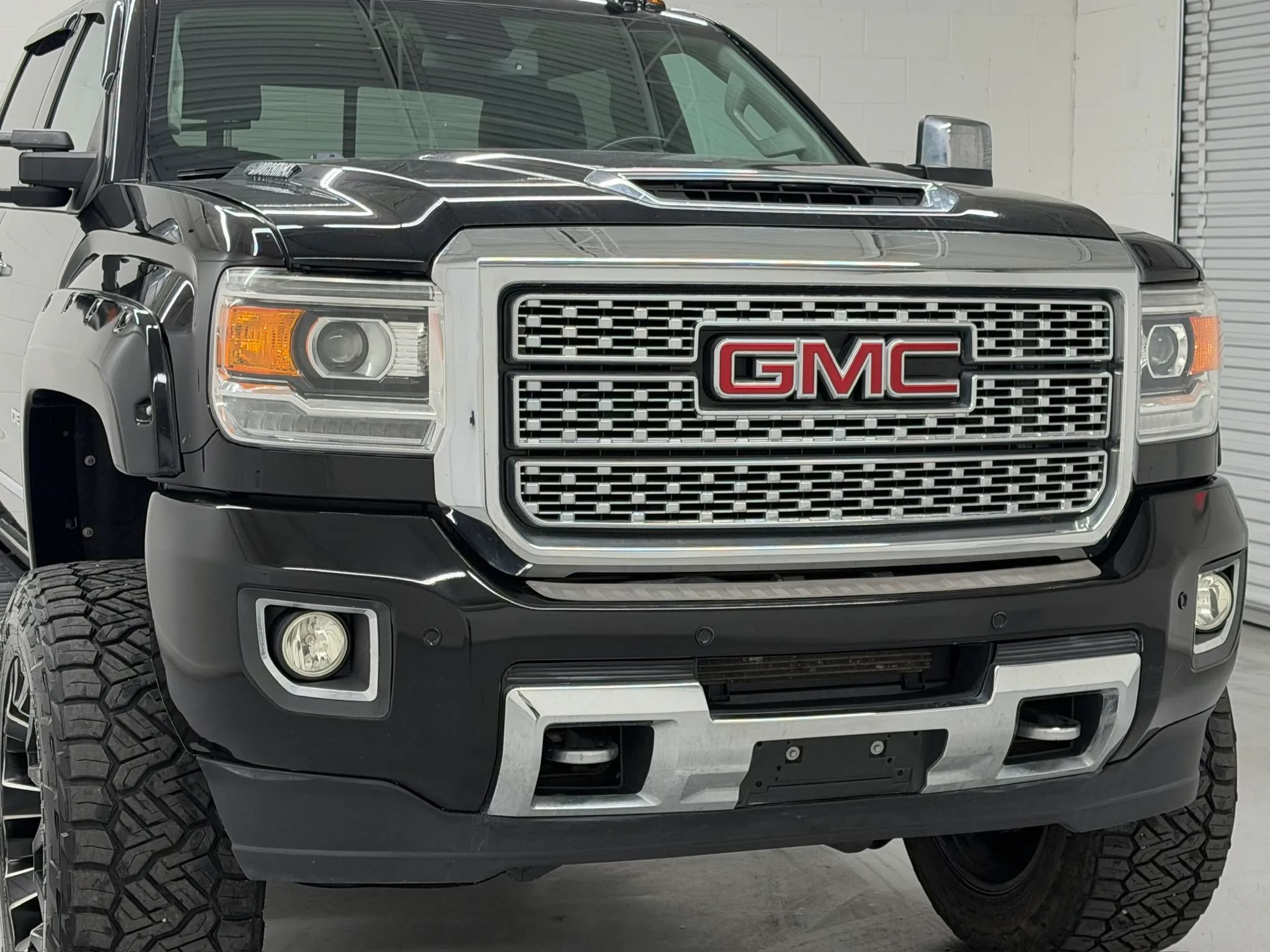 Used 2018 GMC Sierra 2500 Denali w/ Duramax Plus Package AWD/4WD image 89