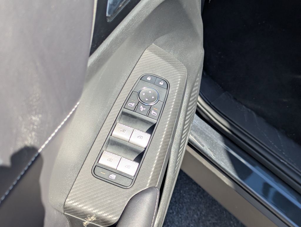 Used 2025 Mitsubishi Outlander 4WD Plug-In Hybrid image 28