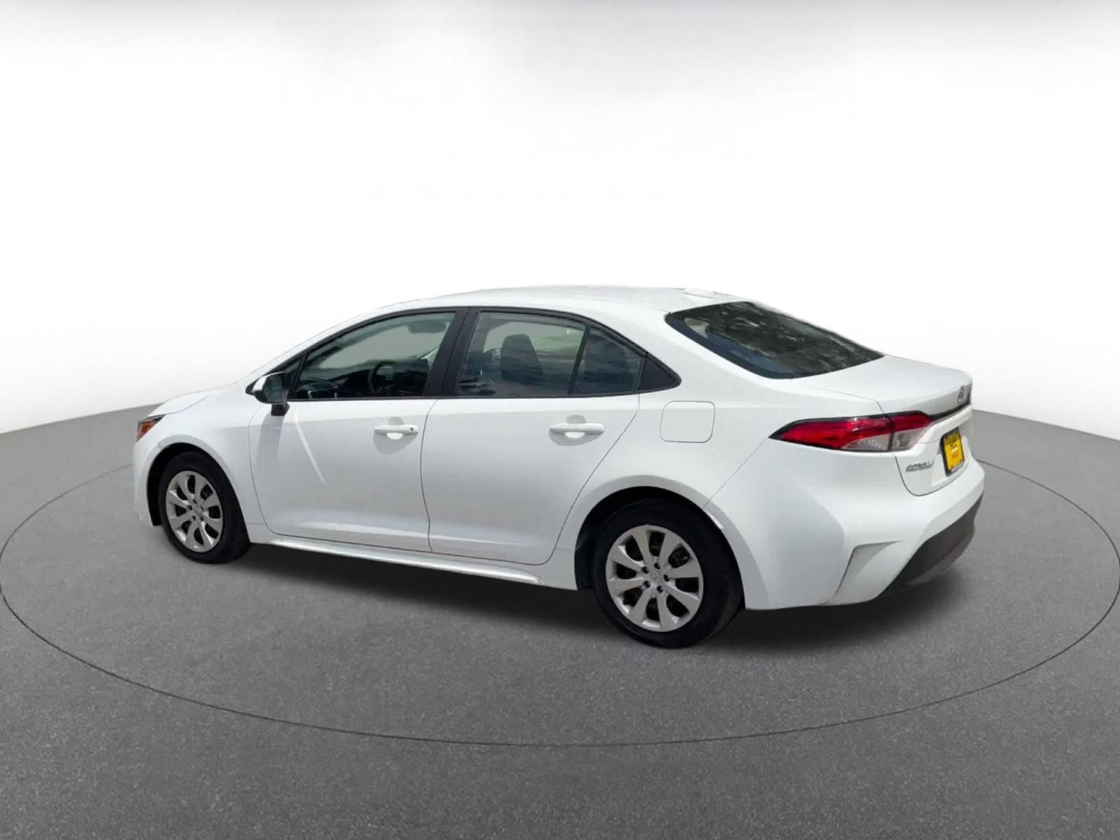 Used 2025 Toyota Corolla LE FWD image 9