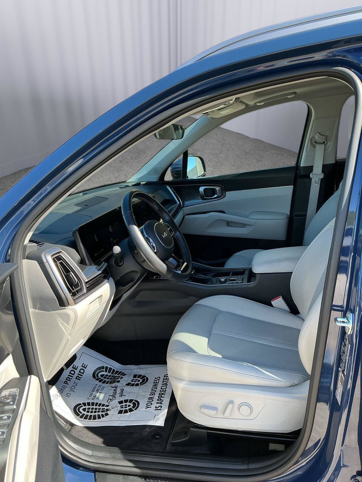 Certified 2025 Kia Sorento S w/ Panoramic Sunroof Package AWD/4WD image 16