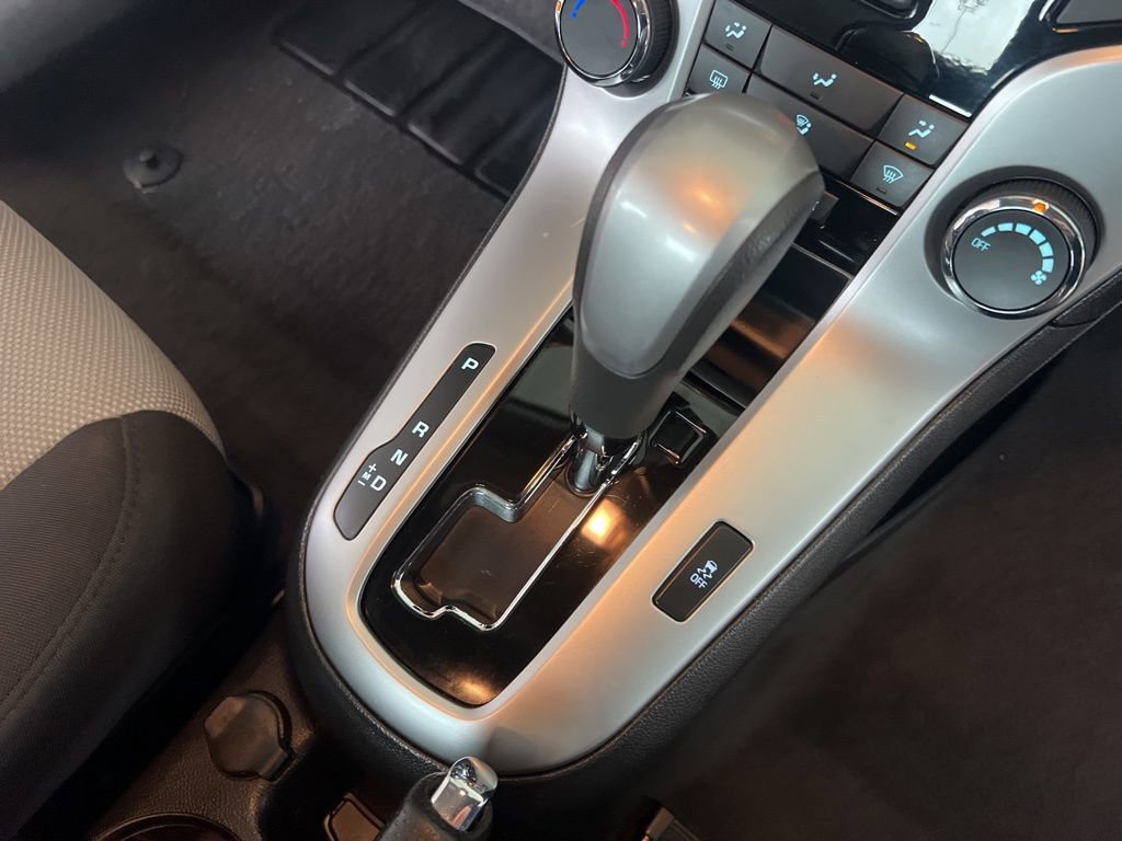 Used 2015 Chevrolet Cruze LS FWD image 22