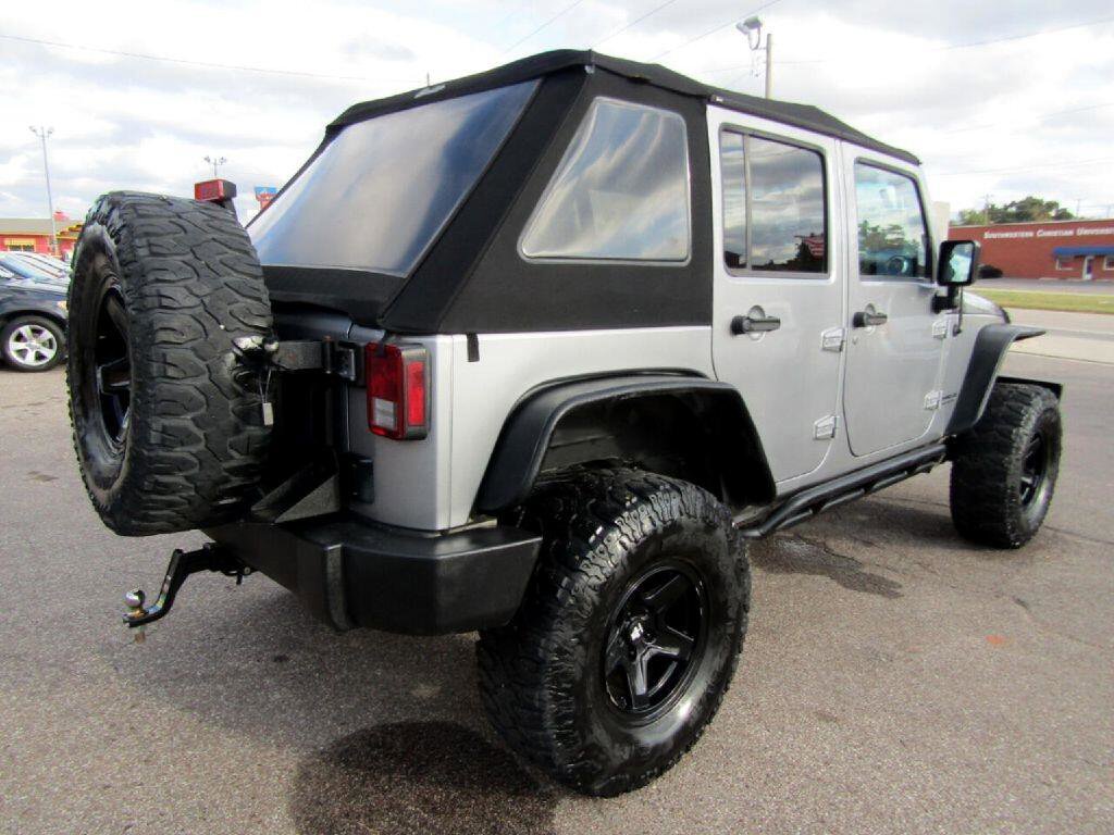 Used 2017 Jeep Wrangler Unlimited Rubicon w/ Connectivity Group image 8