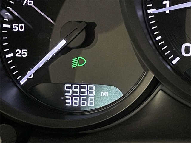 Used 2025 Porsche Macan image 97