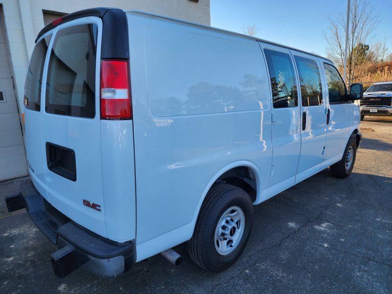 Used 2023 GMC Savana 2500 w/ Driver Convenience Package image 4