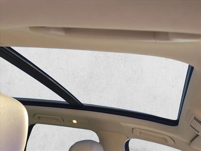 Used 2013 Volkswagen Touareg TDI image 25