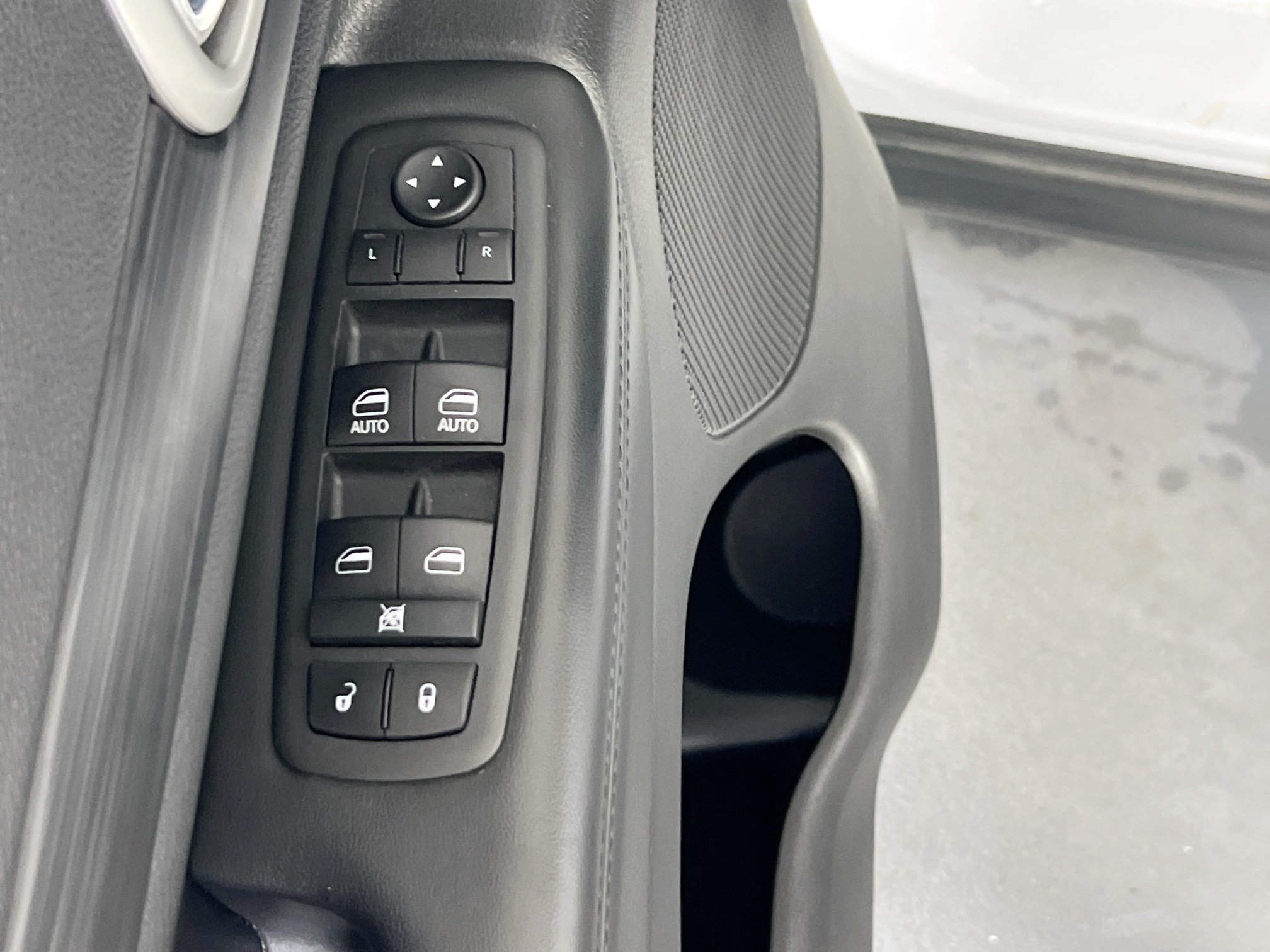Used 2022 Jeep Grand Cherokee Laredo X AWD/4WD image 18