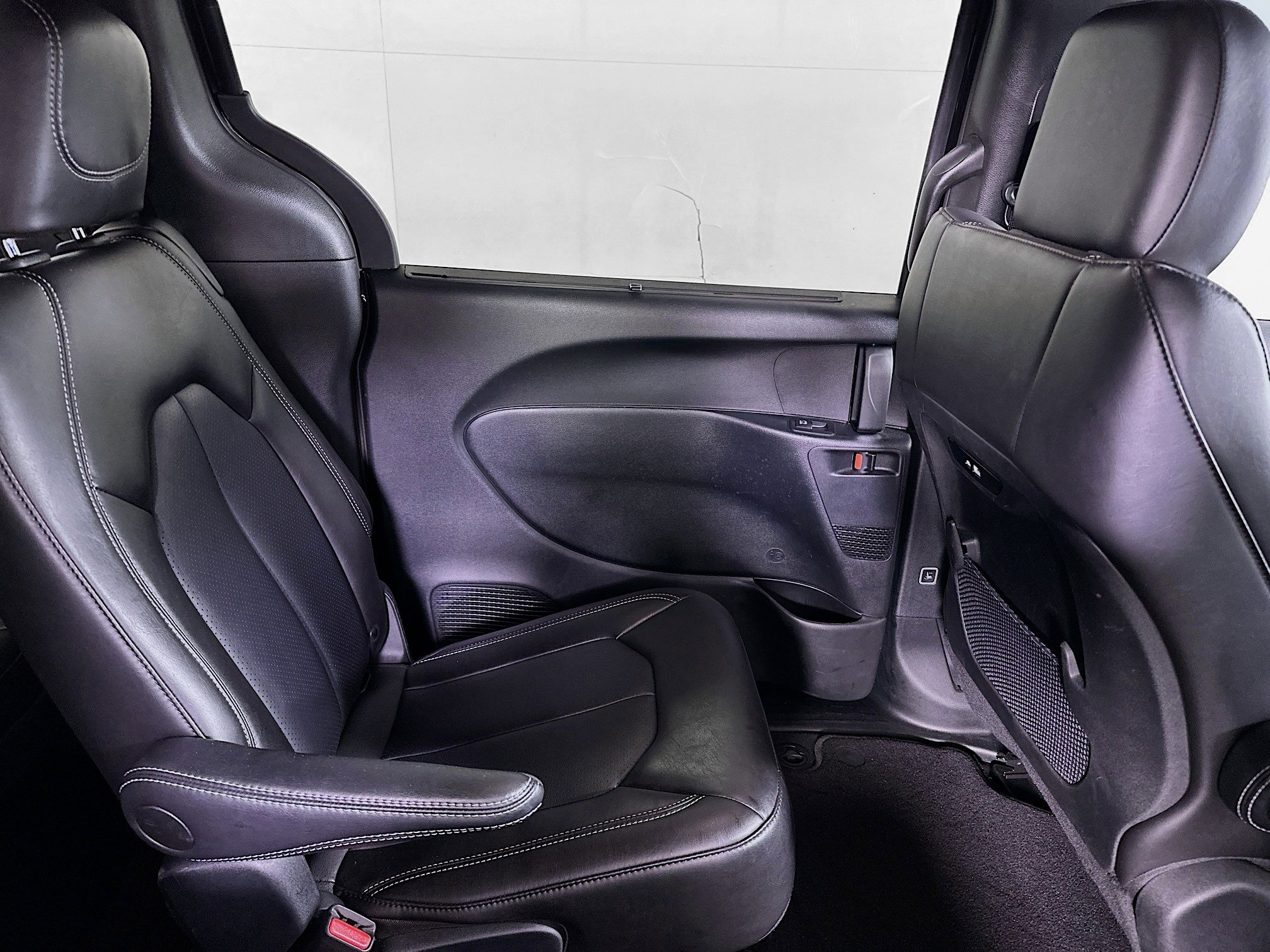 Used 2025 Chrysler Pacifica Select FWD image 31