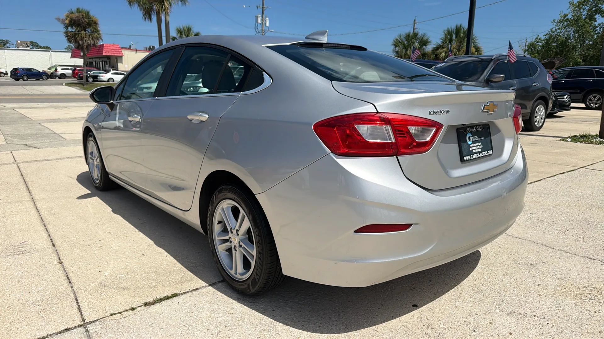 Used 2017 Chevrolet Cruze LT FWD image 3