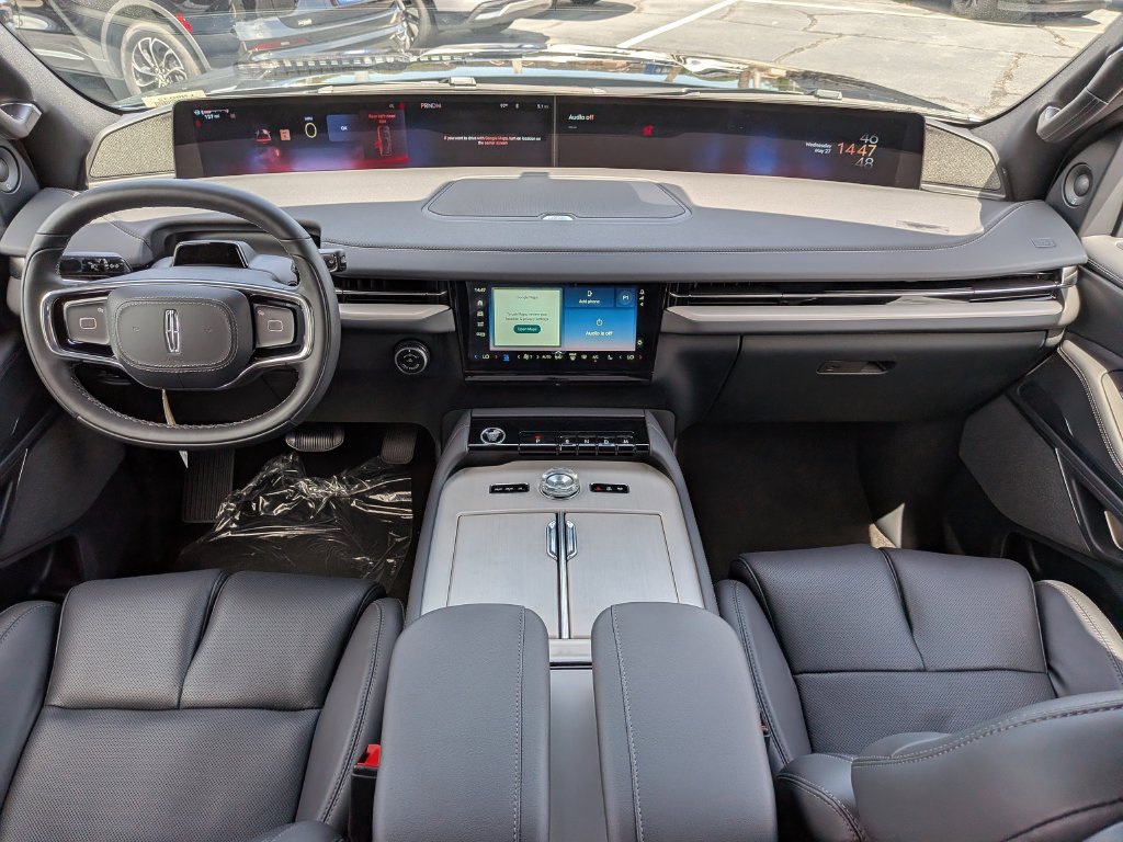 New 2026 Lincoln Navigator L Reserve w/ Jet Appearance Package AWD/4WD image 17