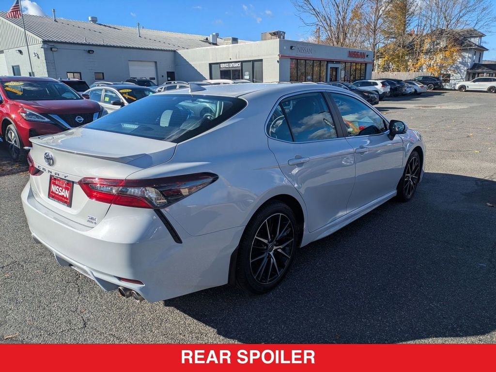 Used 2022 Toyota Camry SE image 4