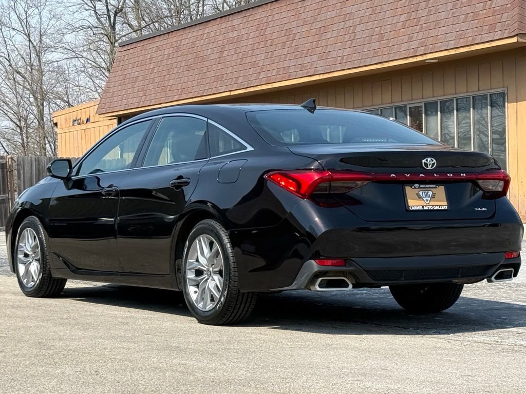 Used 2022 Toyota Avalon XLE FWD image 3